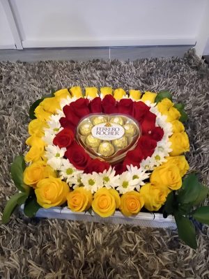 Caja en madera, primaveral, con chocolates R103