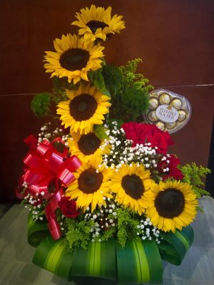 7 girasoles, rosas y ferrero R104