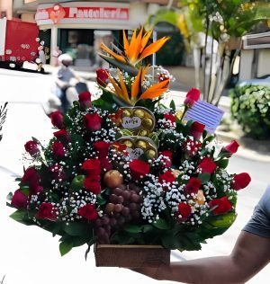 Piramide de rosas, 2 cajas de chocolates y fruta R121